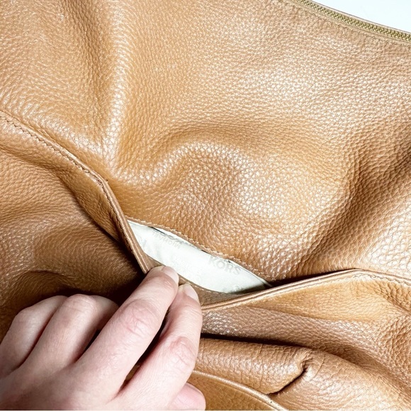 MICHAEL KORS "Fulton" Genuine‎ Pebbled Leather Medium-to-Large Tan Shoulder Bag - Picture 7 of 11